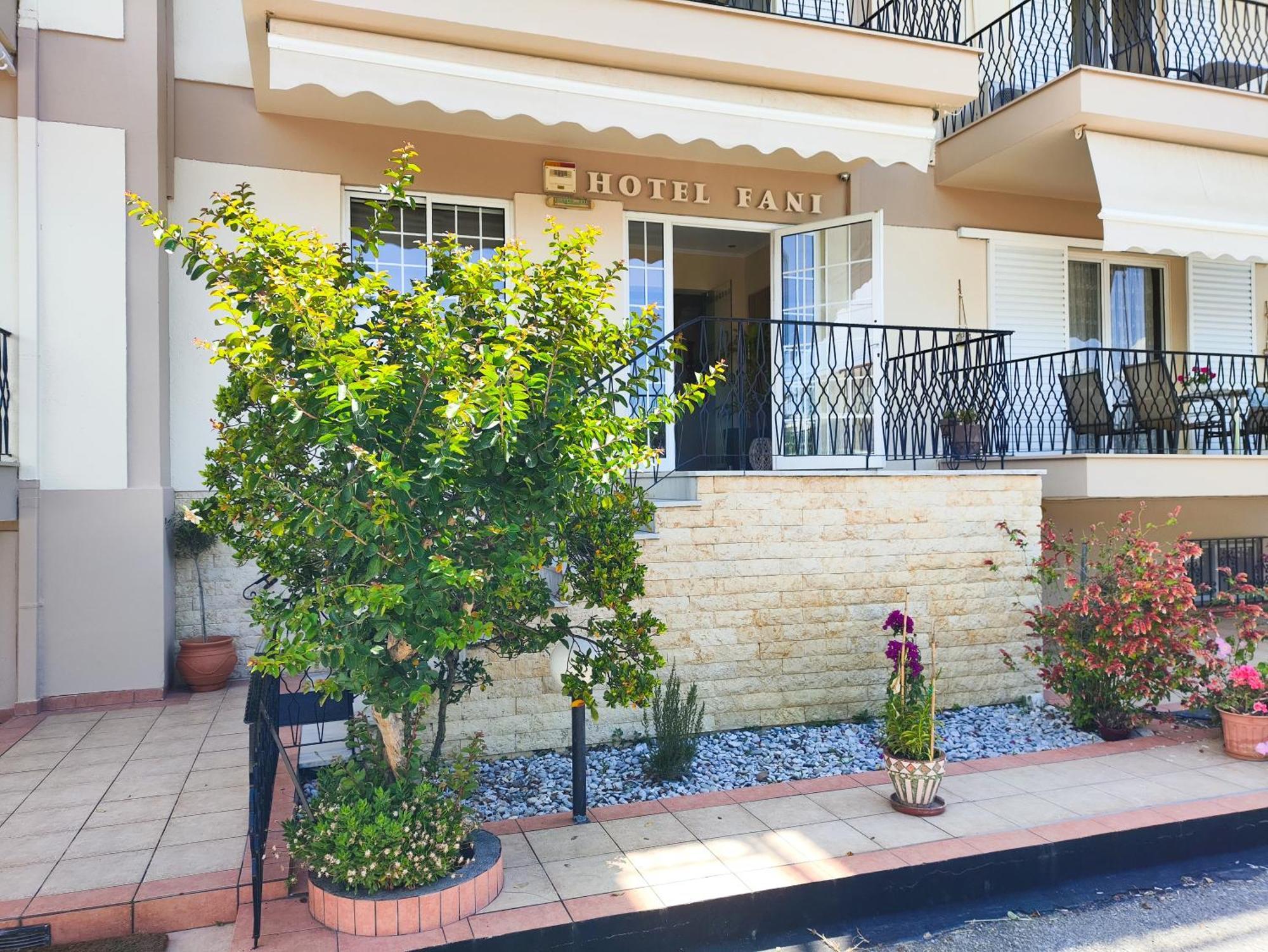 Fani Hotel Loutra Edipsou  ภายนอก รูปภาพ